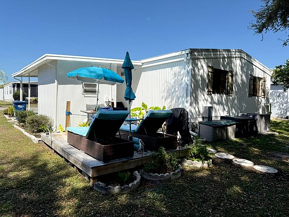 4th image of 201 Poinciana Dr