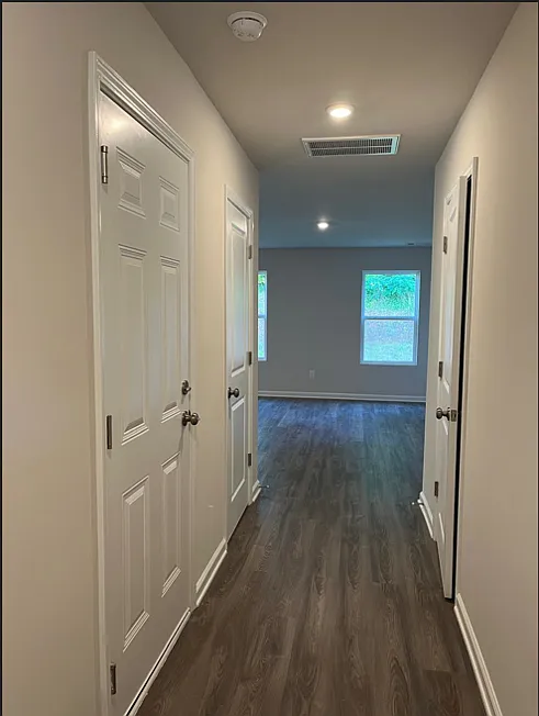 4 bed, 2.5 bath, 1962 sqft, $2,095 — Photo 2