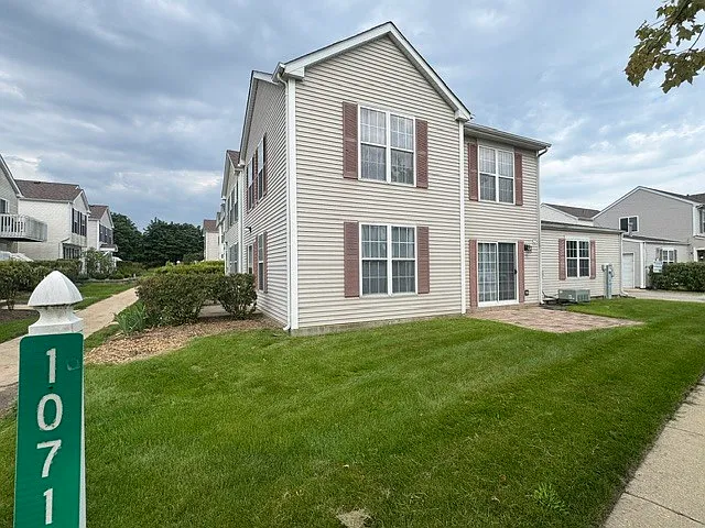 3 bed, 1.5 bath, 1287 sqft, $3,200 — Photo 3