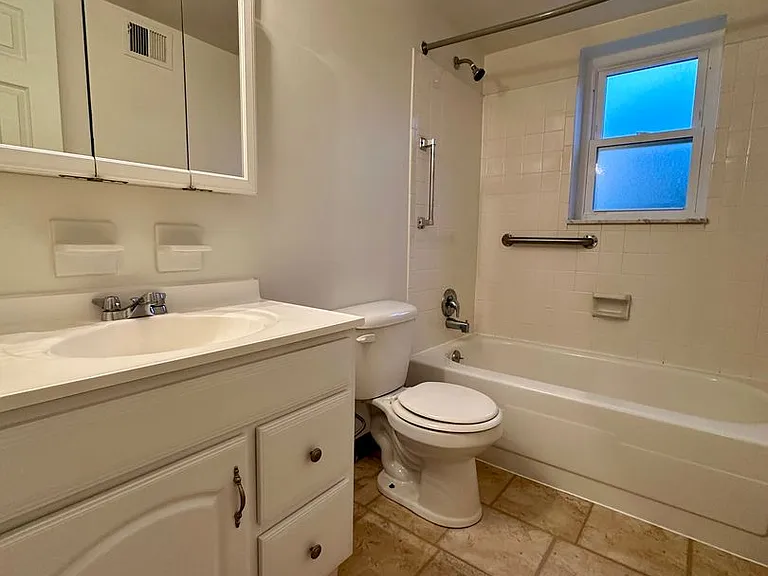 360 Maryland Ave — Photo 68