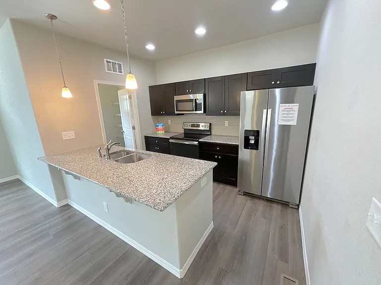 2053 Alperton Hts — Photo 17