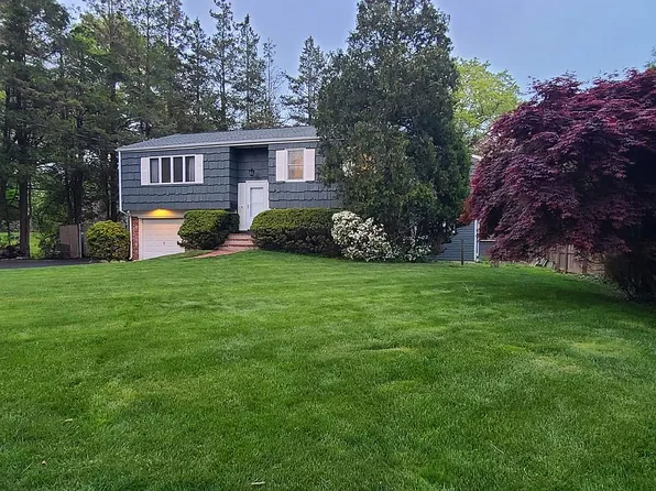 10 Stanwick Pl, Stamford, CT 06905