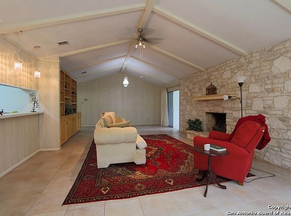 4th image of 15618 Creekside Dr