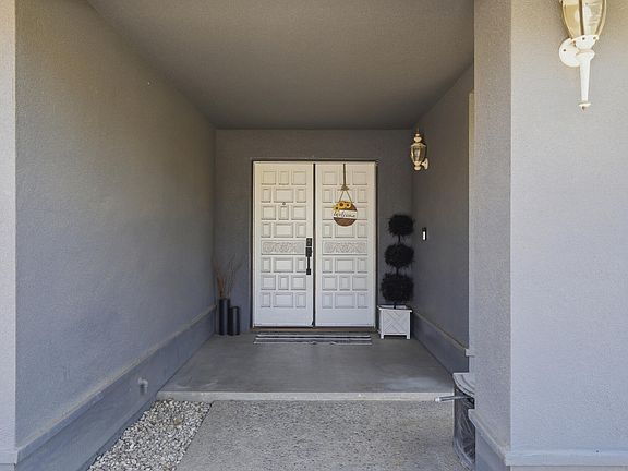 4th image of 804 Woods Place