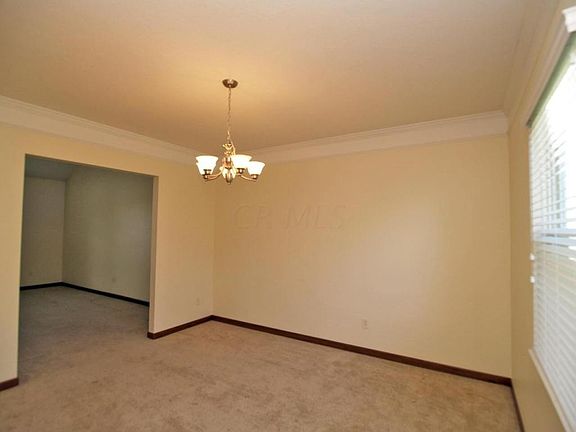 Dining Room w/crown molding