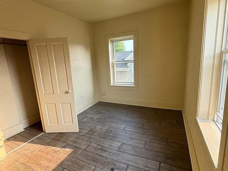 232 N Nash St — Photo 18