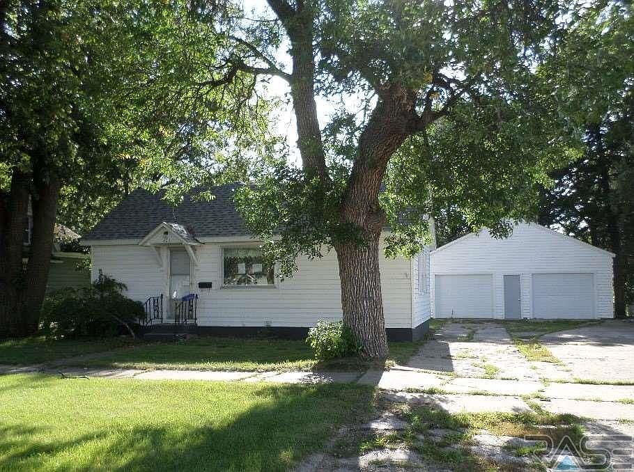 425 S Egan Ave, Madison, SD 57042 Zillow