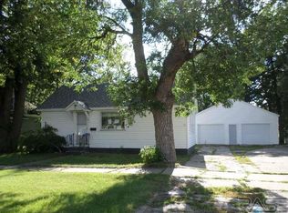 425 S Egan Ave, Madison, SD 57042