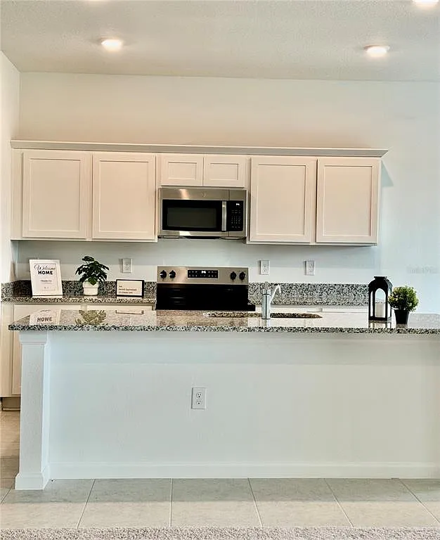 3 bed, 2.0 bath, 1764 sqft, $2,000 — Photo 2