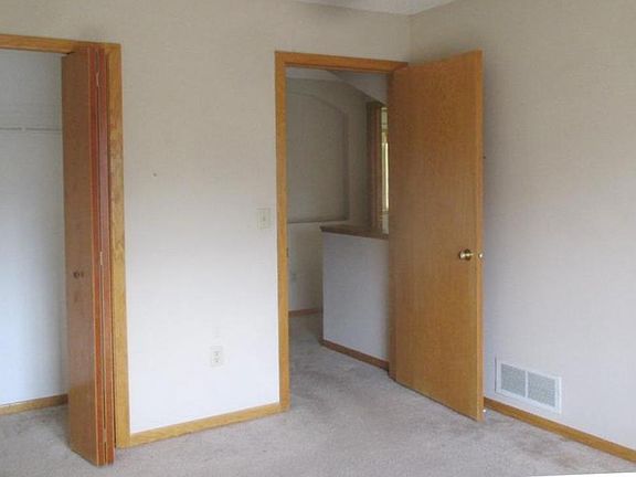 5th image of 4250 Merrimac Ln N APT 33