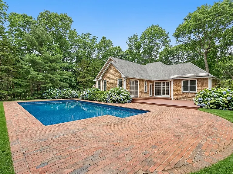 23 Shorewood Dr — Photo 2