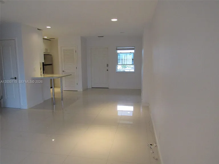 1510 SE 15th St #307 — Photo 3