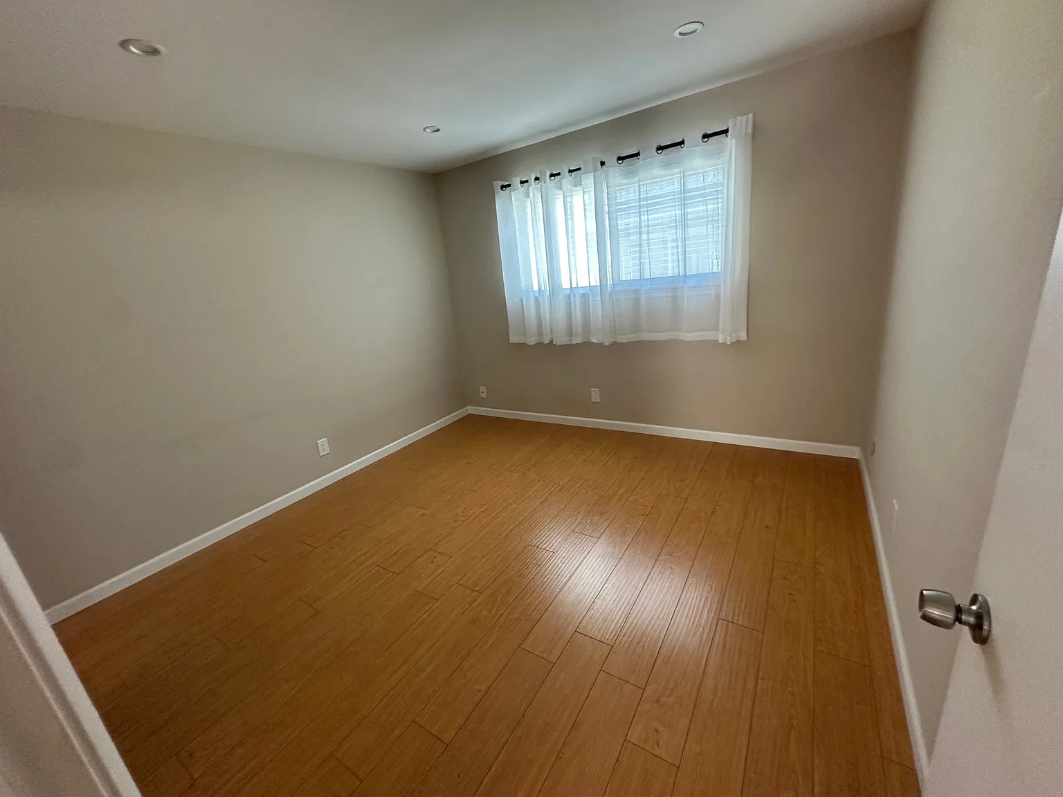 2 bed, 850 sqft, $3,150 — Photo 4