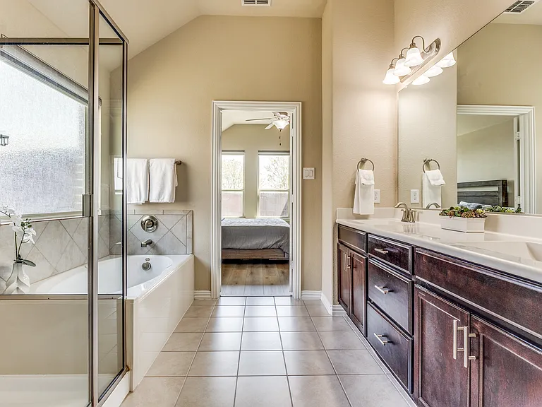 307 Eden Dr — Photo 5