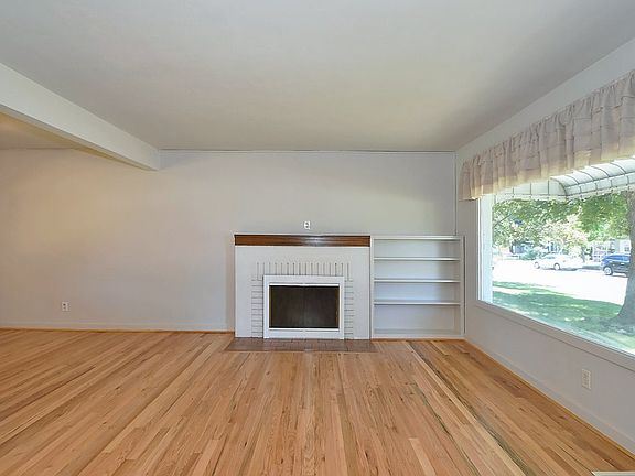 3rd image of 2722 W Queen Ave