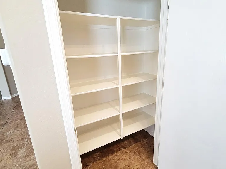 809 W Desert Valley Dr — Photo 5