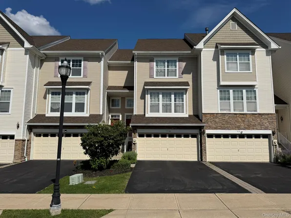 806 Hawthorn Way, New Windsor, NY 12553