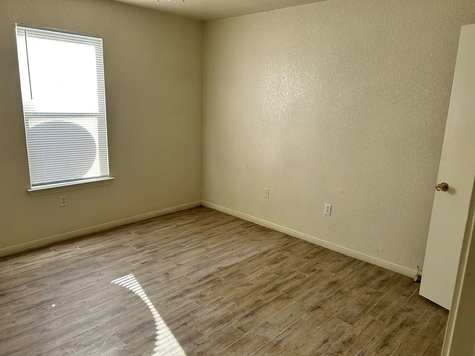 2 bed, 895 sqft, $697 — Photo 4