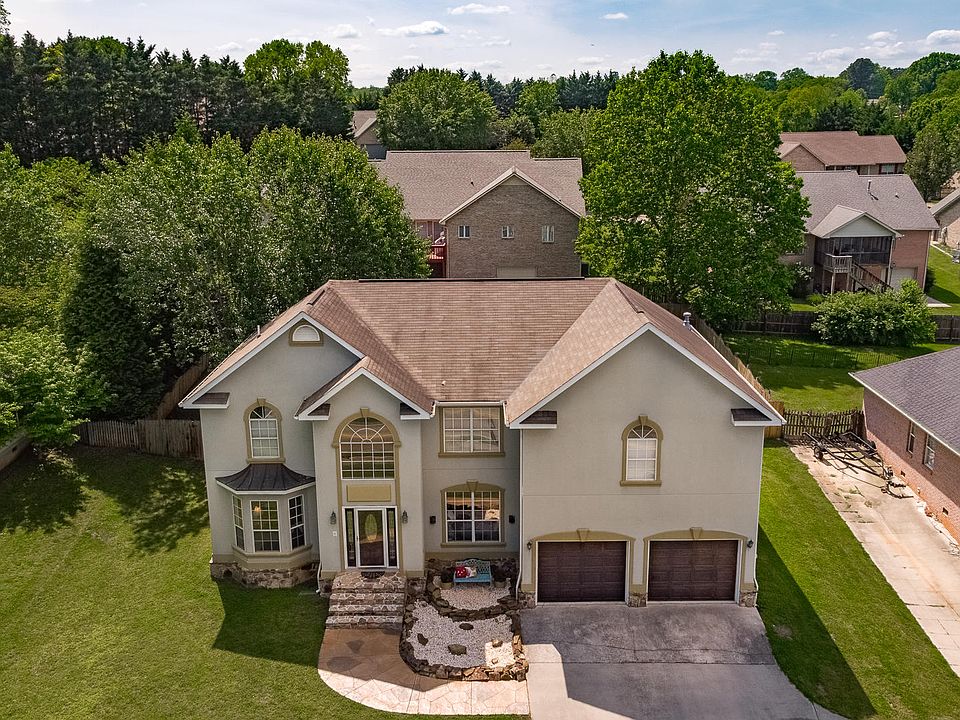 1st image of 621 Montgomery Ln