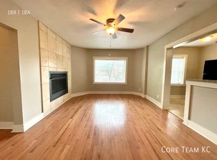 4328 Roanoke Pkwy #302, Kansas City, MO 64111