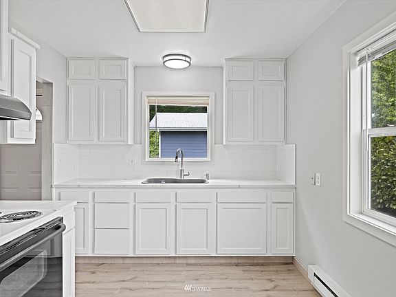 3rd image of 3008 E N Street