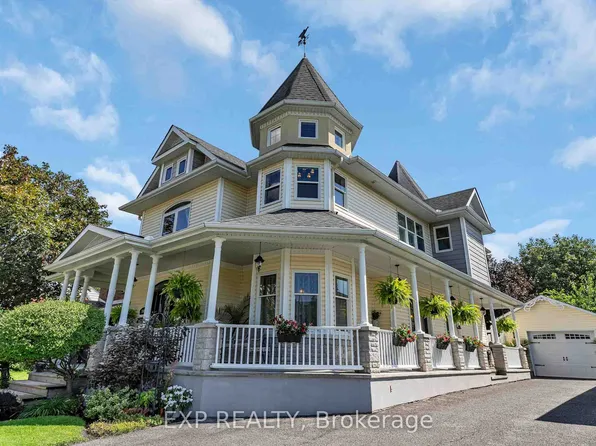 1388 Emerald Gate Ave, Ottawa, ON K1T 1C7
