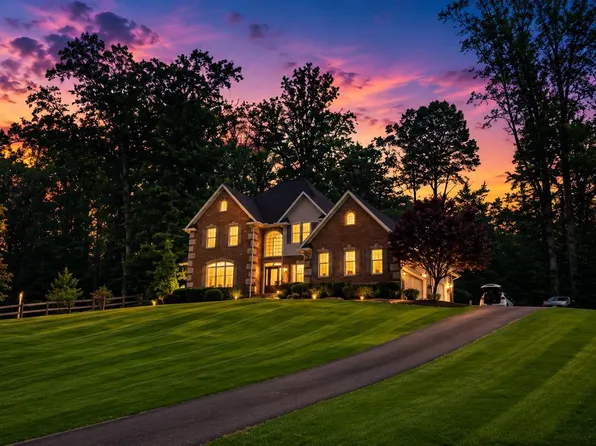 6743 Breezy Dr, Warrenton, VA 20187