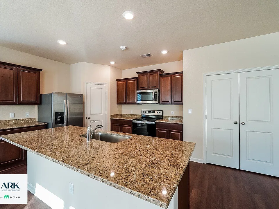335 Clover Cir
