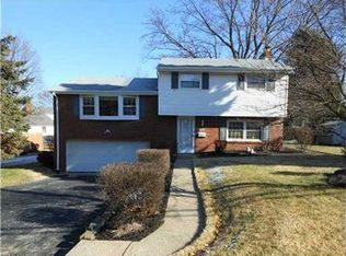 907 Vista Glen Dr, Bethel Park, PA 15102