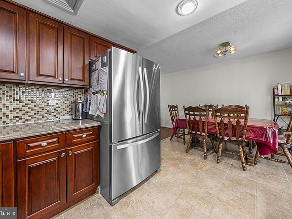 3rd image of 209 Vernon Rd