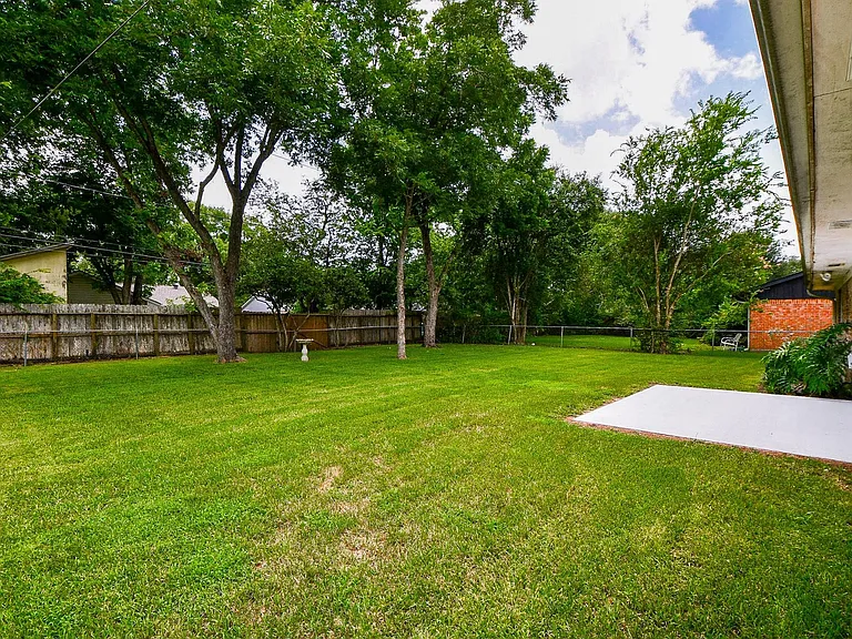 2303 Willow Blvd — Photo 33
