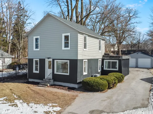 330 Clear Lake Blvd, La Porte, IN 46350