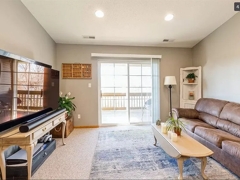 860 Magnolia Ln #5 — Photo 2