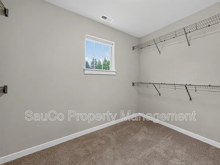 822 SE Bacarra St — Photo 14