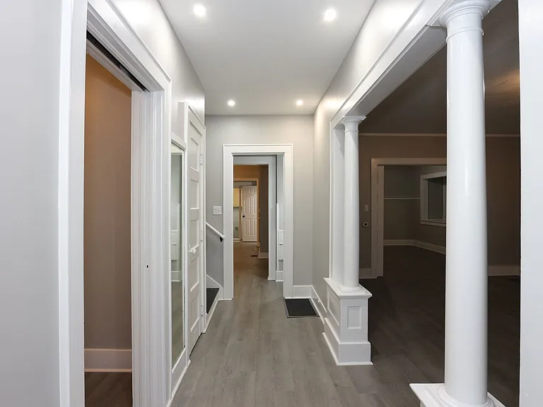 904 E Clinton St — Photo 3