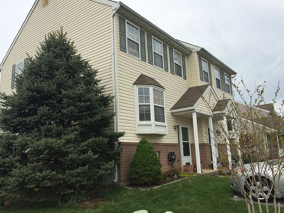 1st image of 710 Lexington Dr
