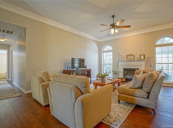 5th image of 6304 Baberton Ct