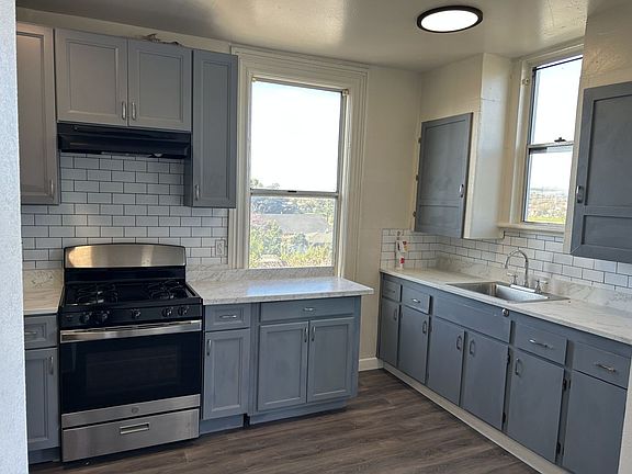 5th image of 544 Grant St
