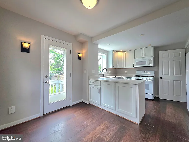 6012 Williamsburg Rd — Photo 7