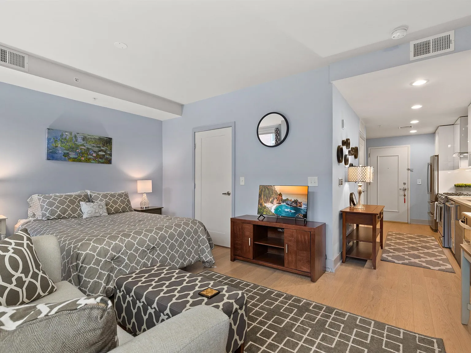Studio, 1.0 bath, 600 sqft, $3,200 — Photo 4