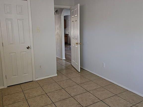 5th image of 2902 Wipprecht St #2912