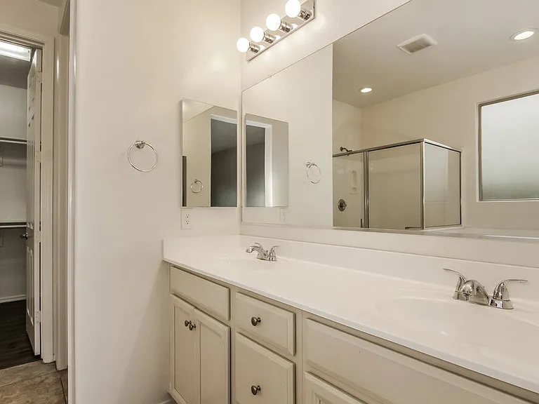 6114 S 30th Ln — Photo 9