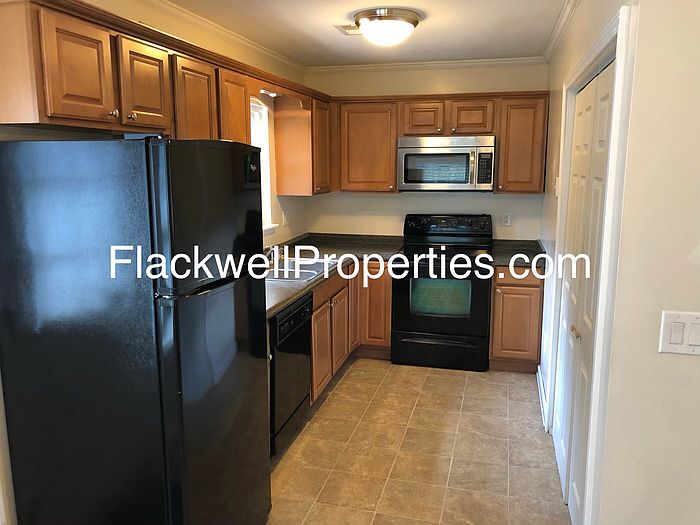 2nd image of 1120 Lanier Pl