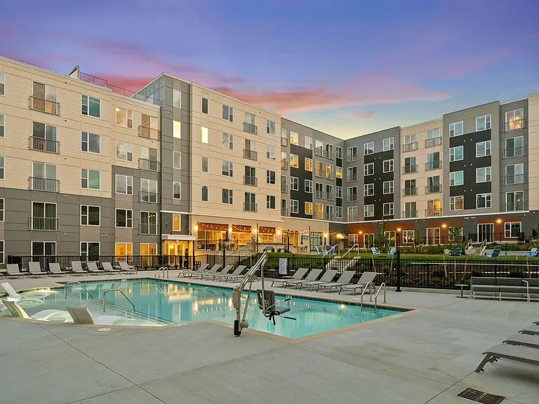 Metropolis Apartments — Photo 19