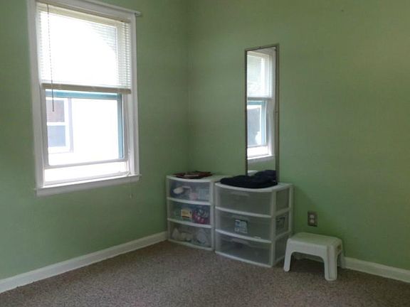 3rd image of 2340 Parkview Dr