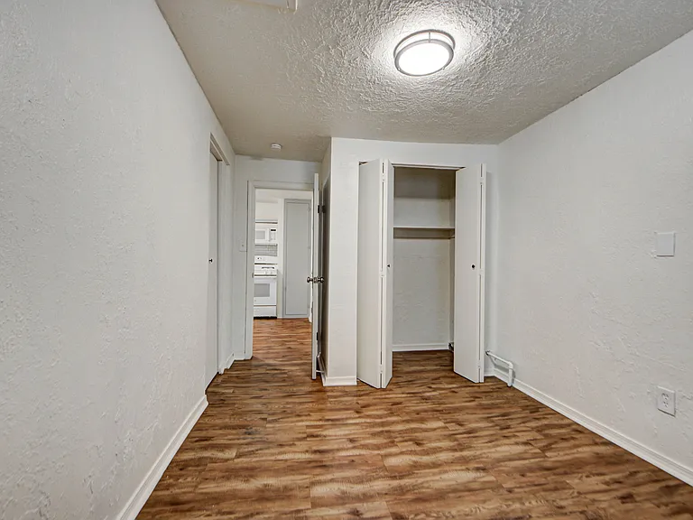 204 S Stewart Ave — Photo 20