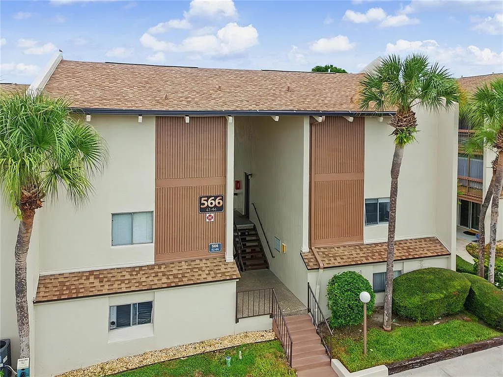1 bed, 1.0 bath, 925 sqft, $1,200 — Photo 1