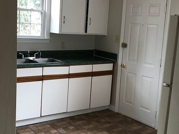2nd image of 2504 Lakeview Dr NW