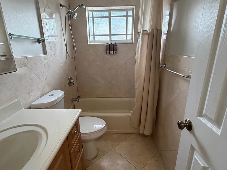 3212 SW 24th Ter — Photo 9