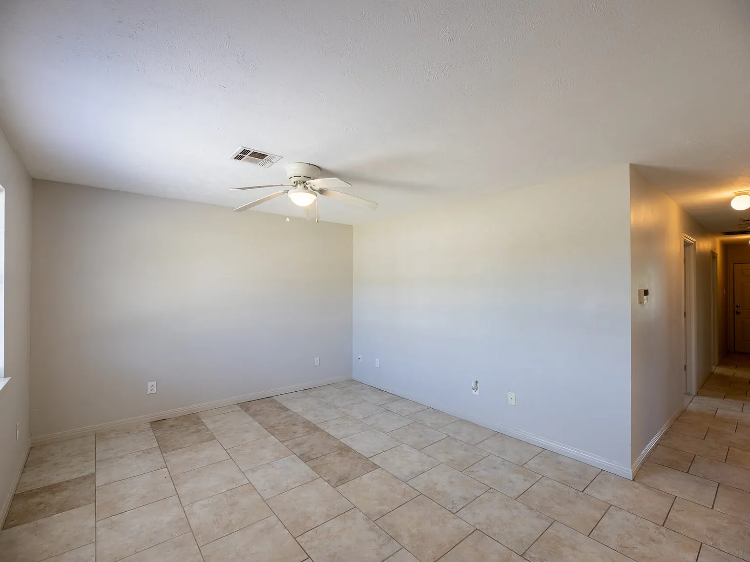 3 bed, 2.0 bath, 1100 sqft, $995 — Photo 4